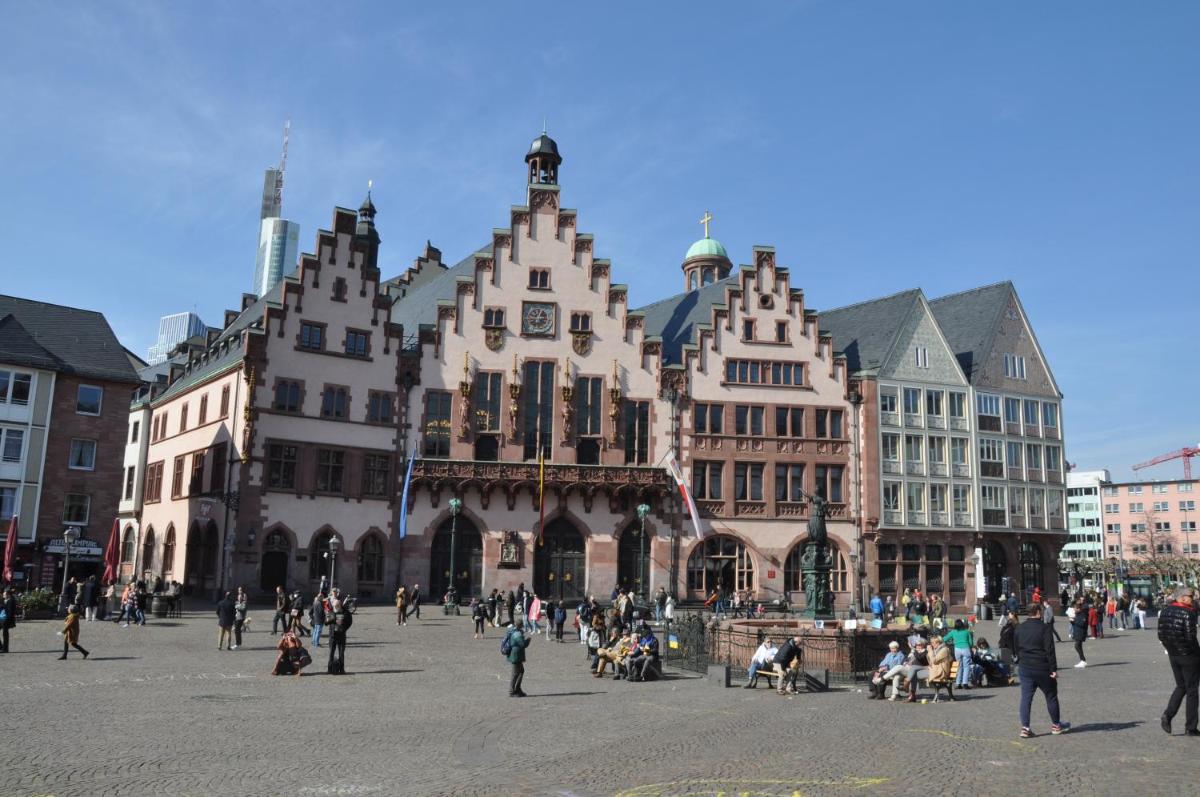 Frankfurt Bed & Breakfast - Housity