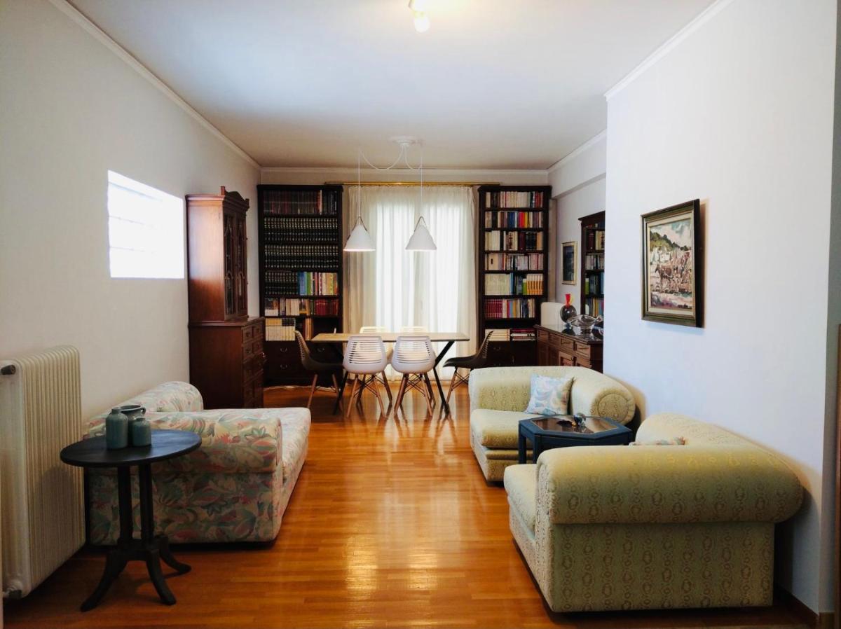 Books & Blossoms - Apartment in Nafplio - Housity