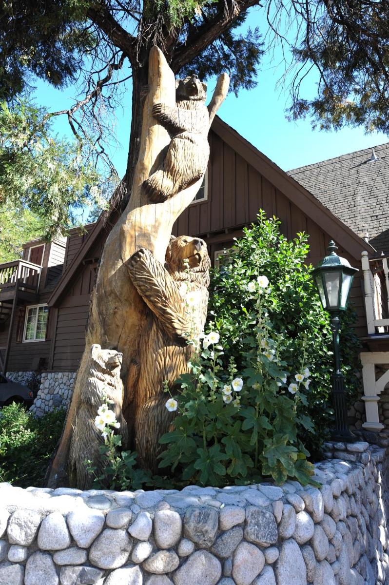 Saddleback Inn at Lake Arrowhead - Housity