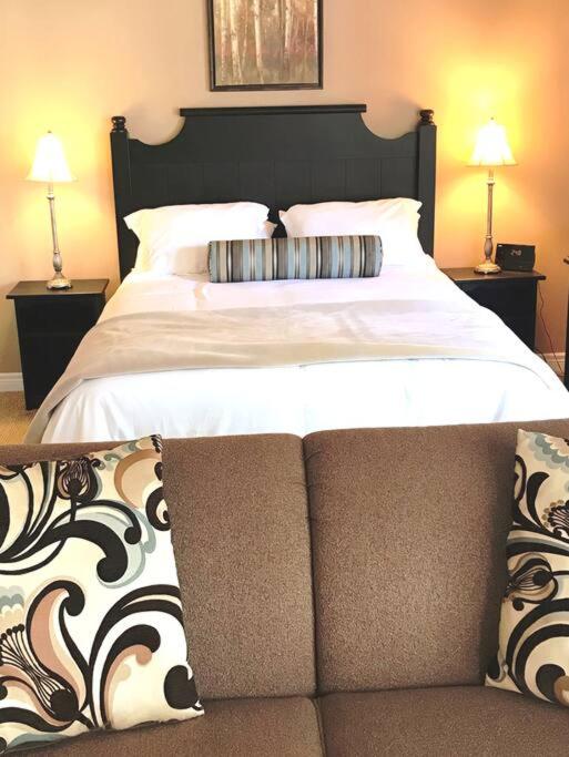 The Perfect Staycation - Blue Mountain Studio - Housity