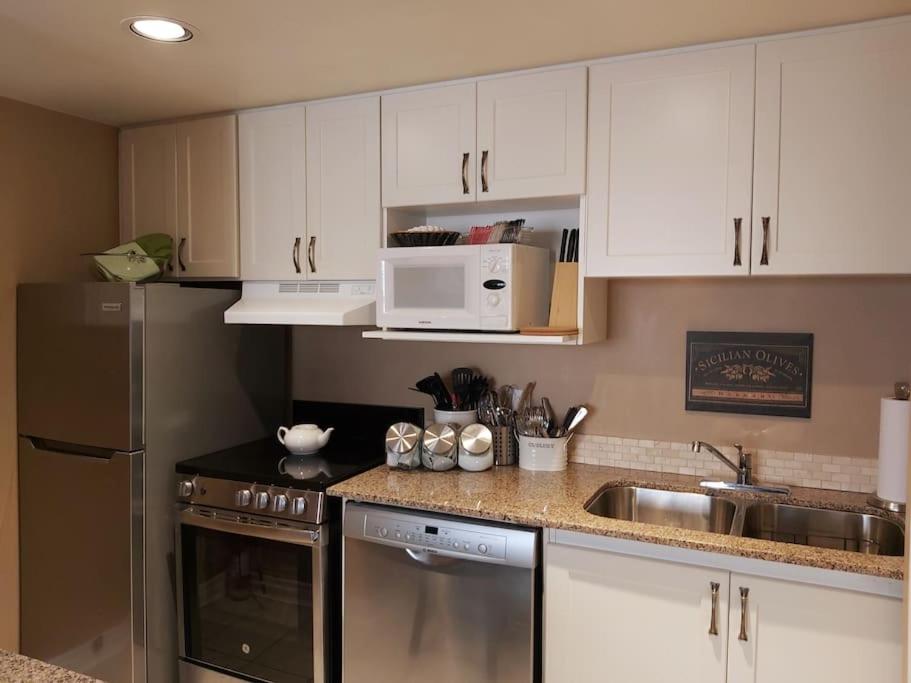 The Perfect Staycation - Blue Mountain Studio - Housity