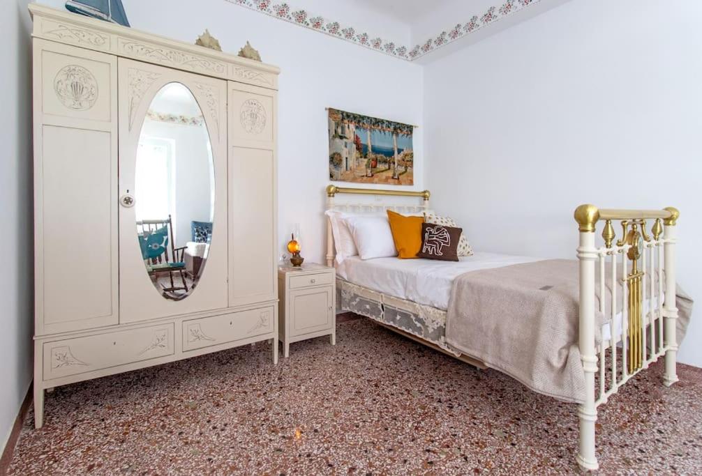 Traditional house inside Filoti, Naxos - Housity
