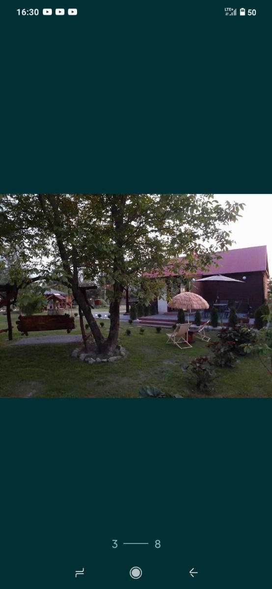 Domek na wsi pod orzechem - Housity