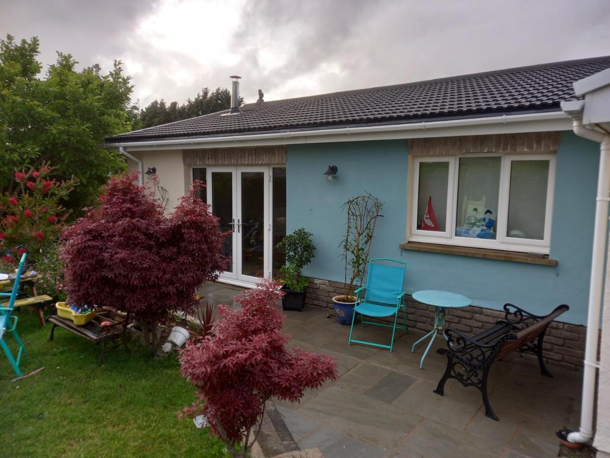 No 9 Manor Way - Housity