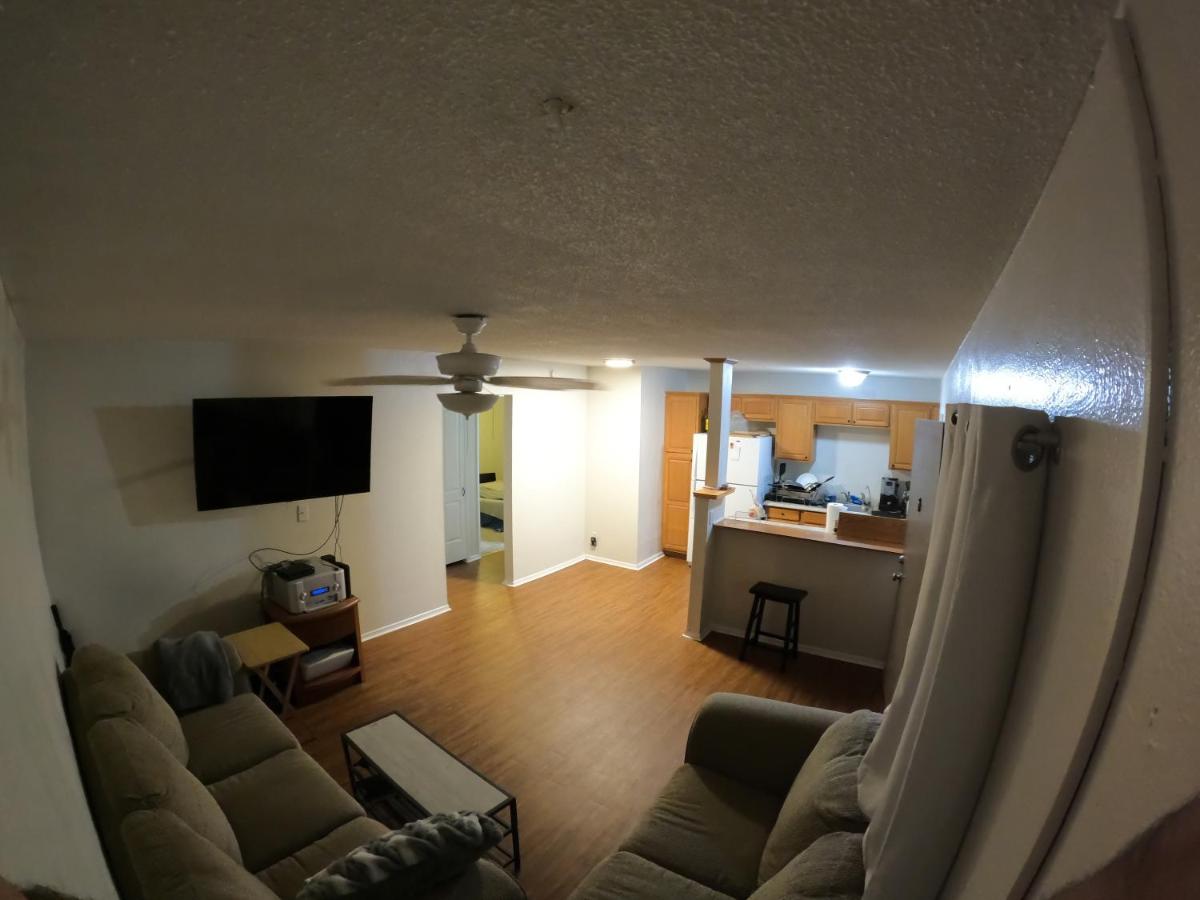 Private Queen bedroom Shared Apartment in Kona near shoreline town - Housity