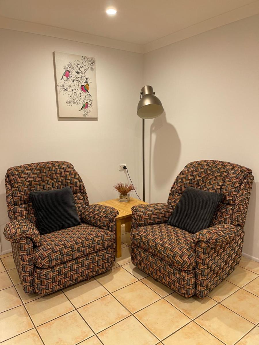 Tamborine Accommodation 84 Eagle Heights Road 6 Bedroom 3 Baths Parking Complete Holiday Home - Housity