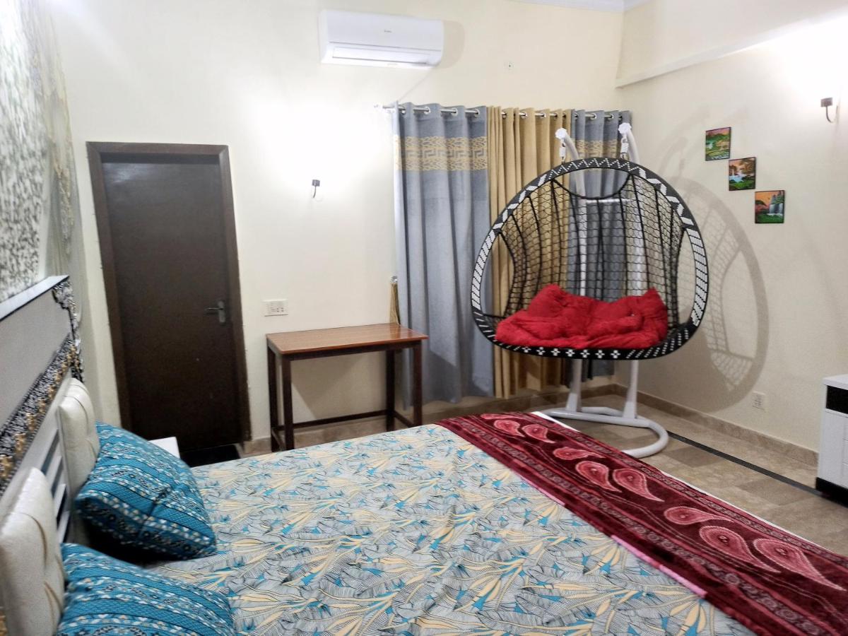3 Bedrooms Luxury House at Prime Location - Housity