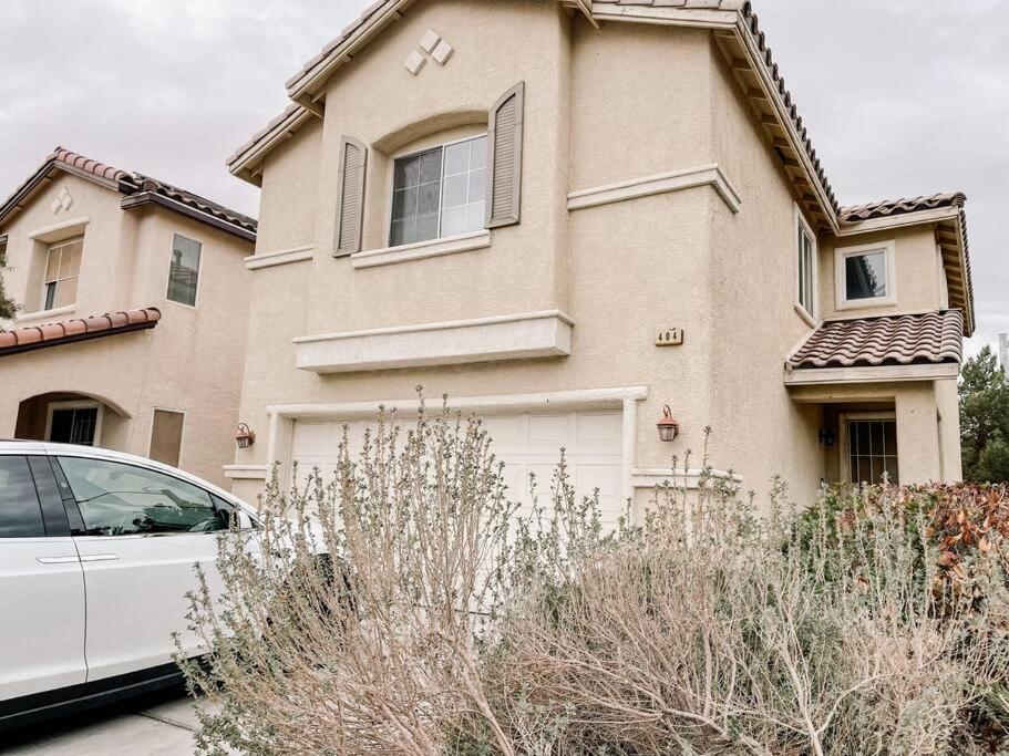 3 bedroom 15min to Strip/Fremont St Exp fast Wifi - Housity
