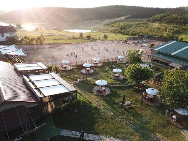 Bursa Uludağ Eteğinde, Ormanın İçerisinde, Havuzlu Bahçeli Kiralık Villa - Housity