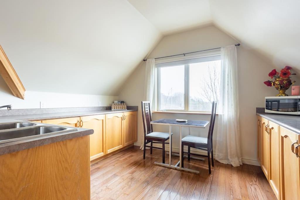 The Loft Upstairs! Private Cozy Quiet in Nature 1 or 2 Bedroom - Housity