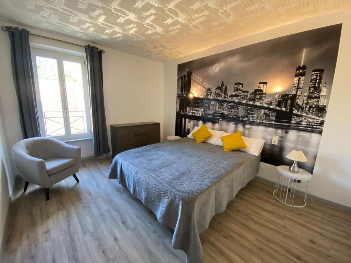 Loctroi, Village house with patio - Housity