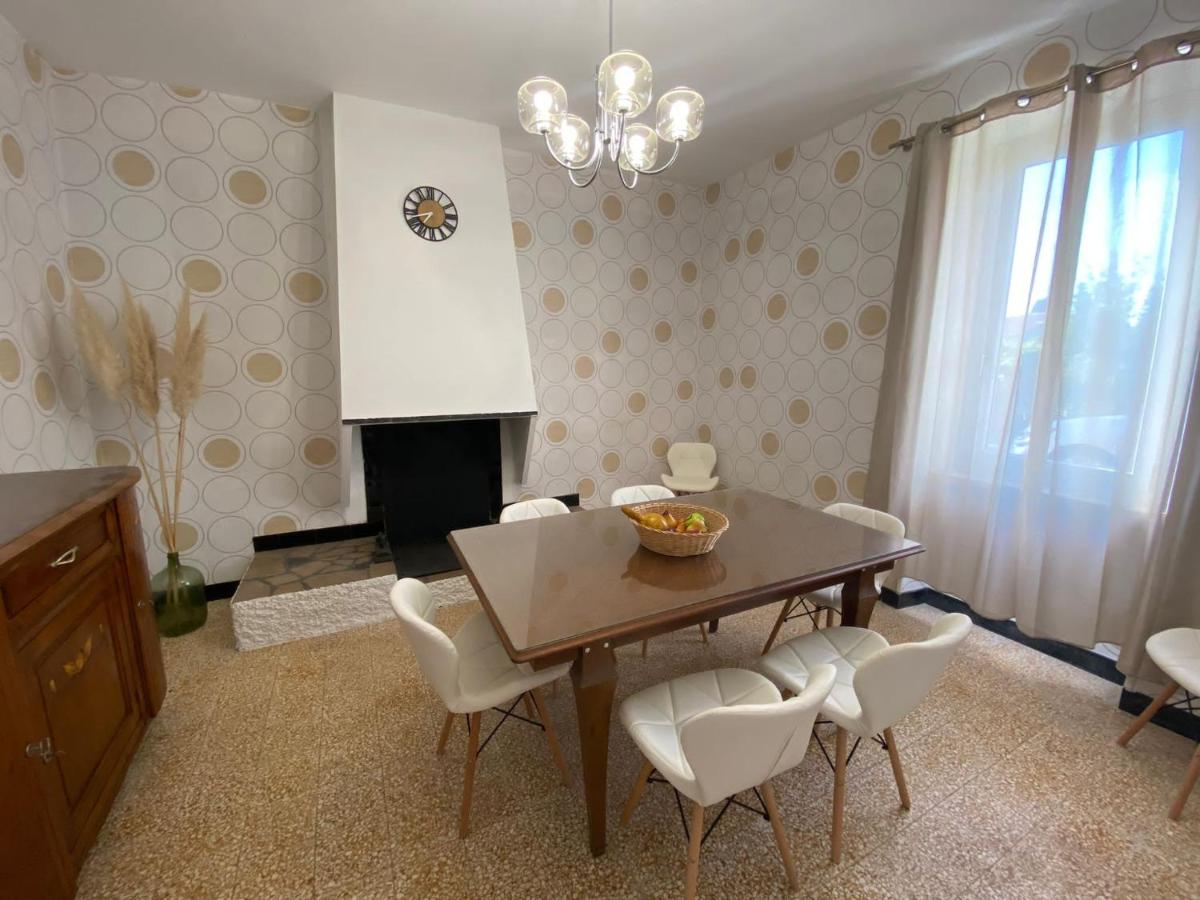 Loctroi, Village house with patio - Housity
