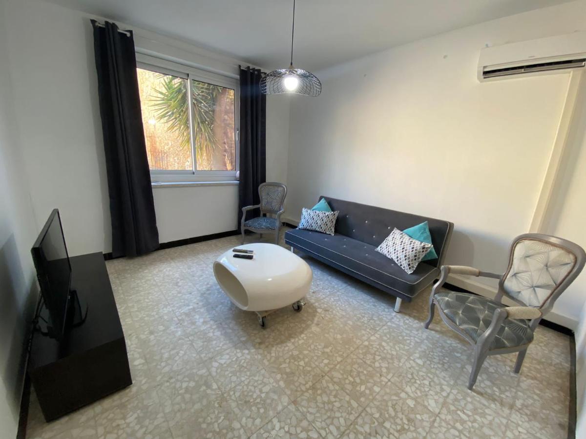 Loctroi, Village house with patio - Housity