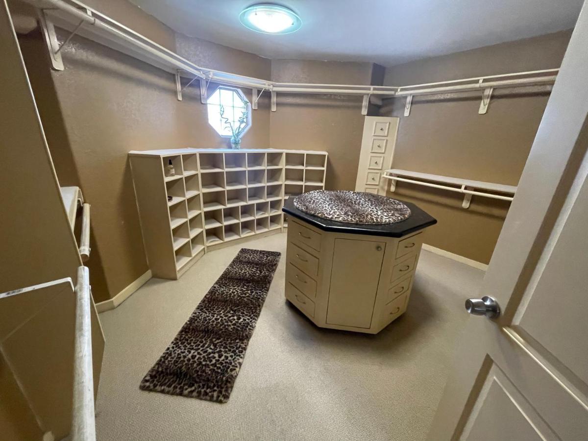 The N-E-G Mini Mansion of HOUSTON DOWNTOWN - Housity