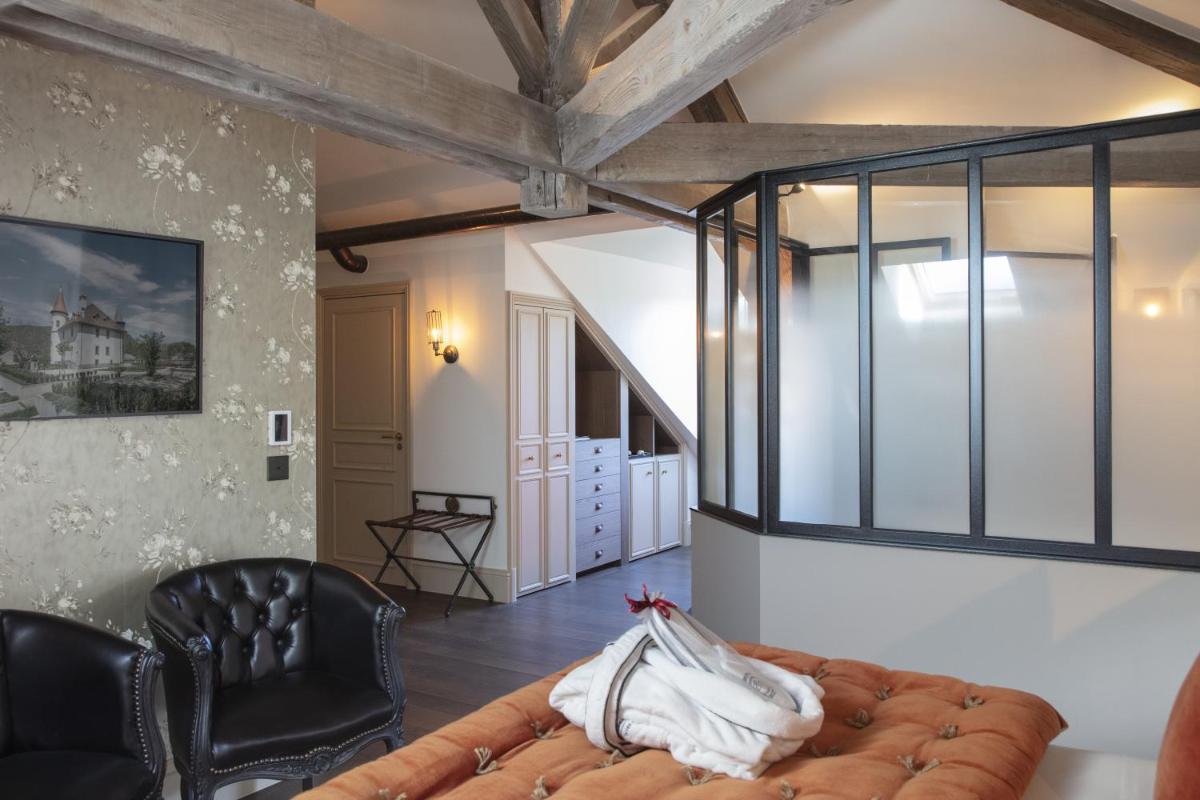 Coin salon dans l'établissement Château Brachet