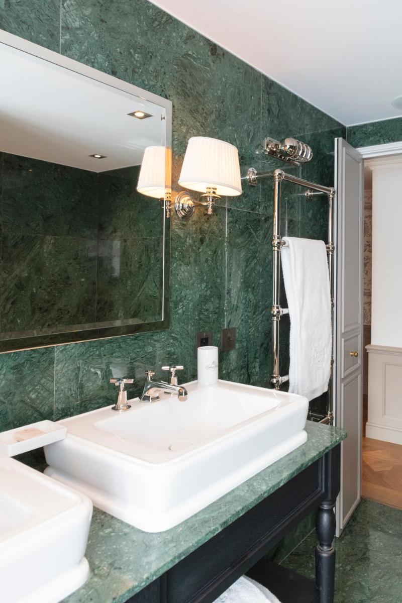 Salle de bains dans l'établissement Château Brachet