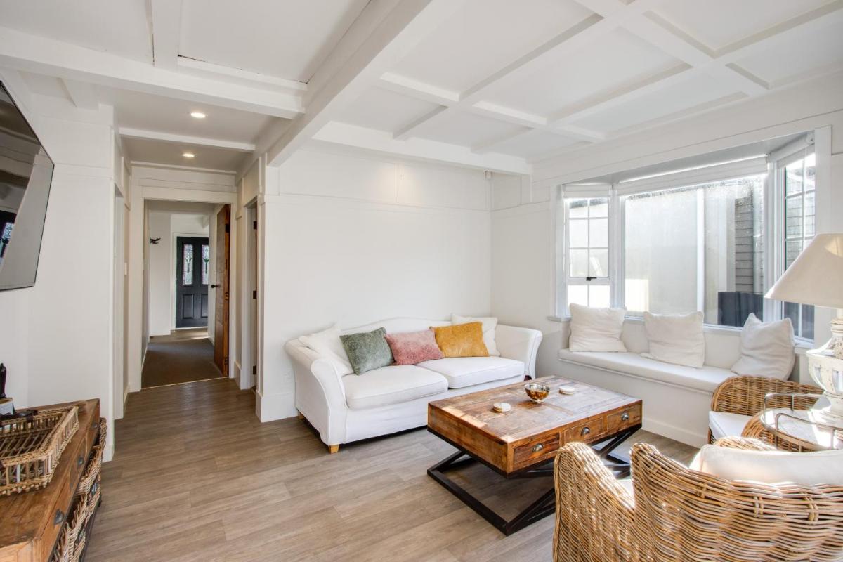 Kuku Villa - Te Awanga Holiday Home - Housity