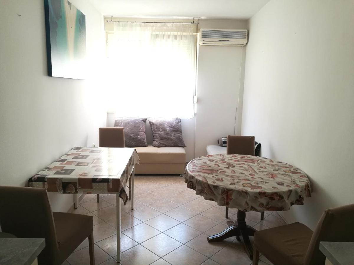 Nice and cozy two single bed room - Housity