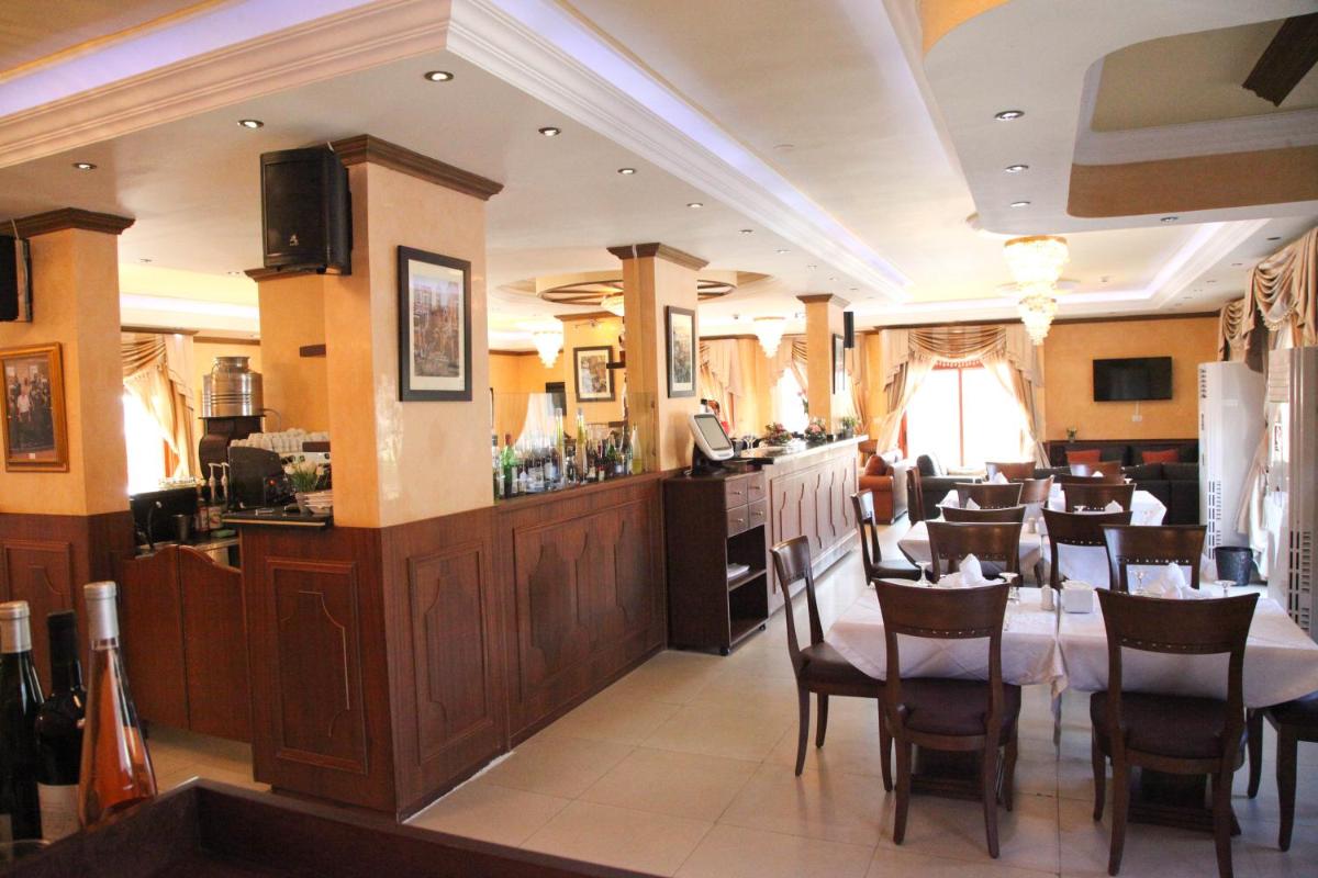 Oak Hills Hotel - Housity