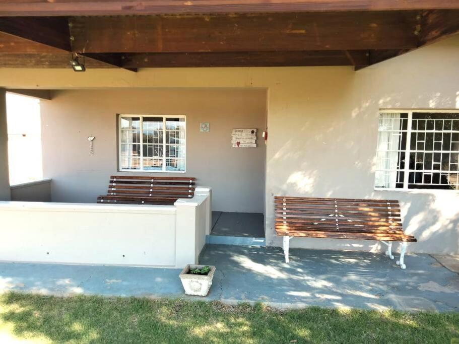 Sunnyside Farm Cottage, Oudtshoorn, South Africa - Housity