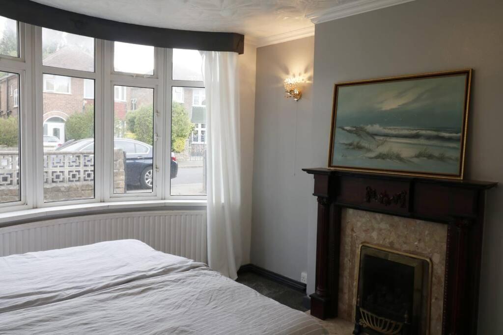A stylish four bedroom house in wollaton - Housity