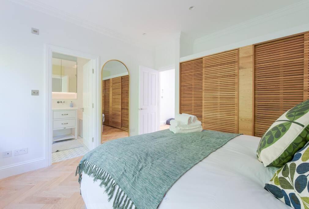 Suitetrails - Stunning Two Bed Apartment RH8