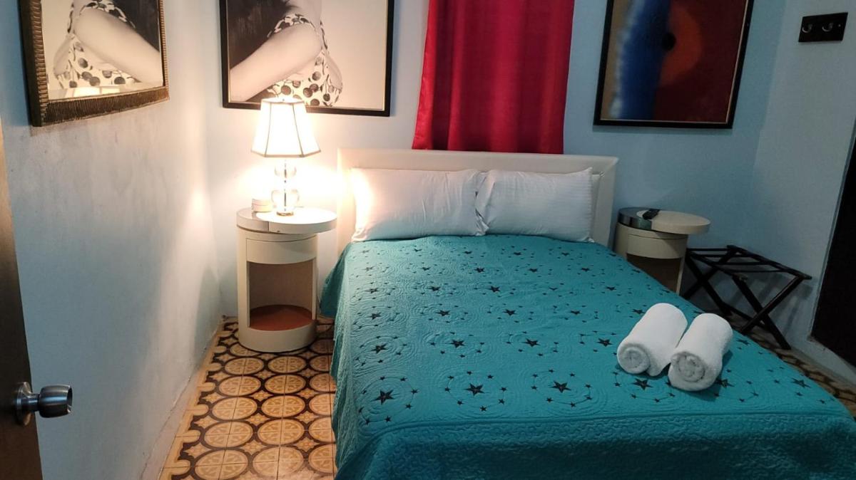 Near beach, restaurant and bars Sleeps 6 with 2baths - Housity