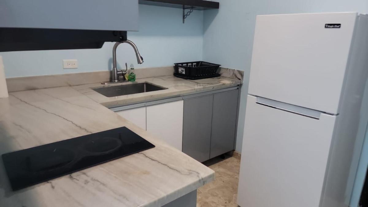 Near beach, restaurant and bars Sleeps 6 with 2baths - Housity