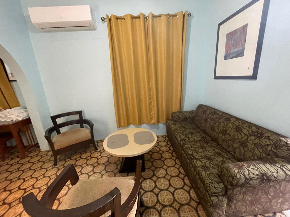 Near beach, restaurant and bars Sleeps 6 with 2baths - Housity