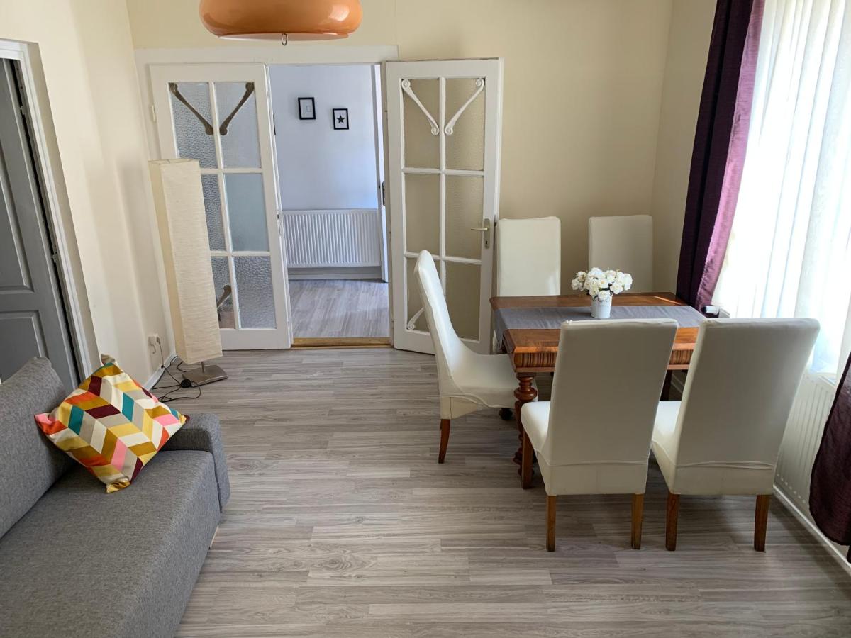 Bazsalikom Vendégház - Housity