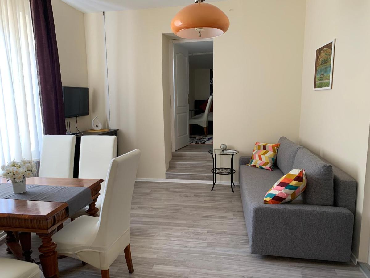 Bazsalikom Vendégház - Housity