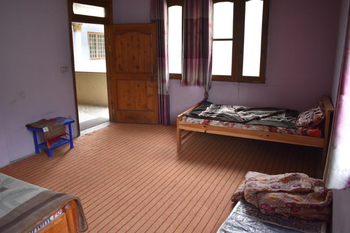 Mid Valley Guest House - Housity