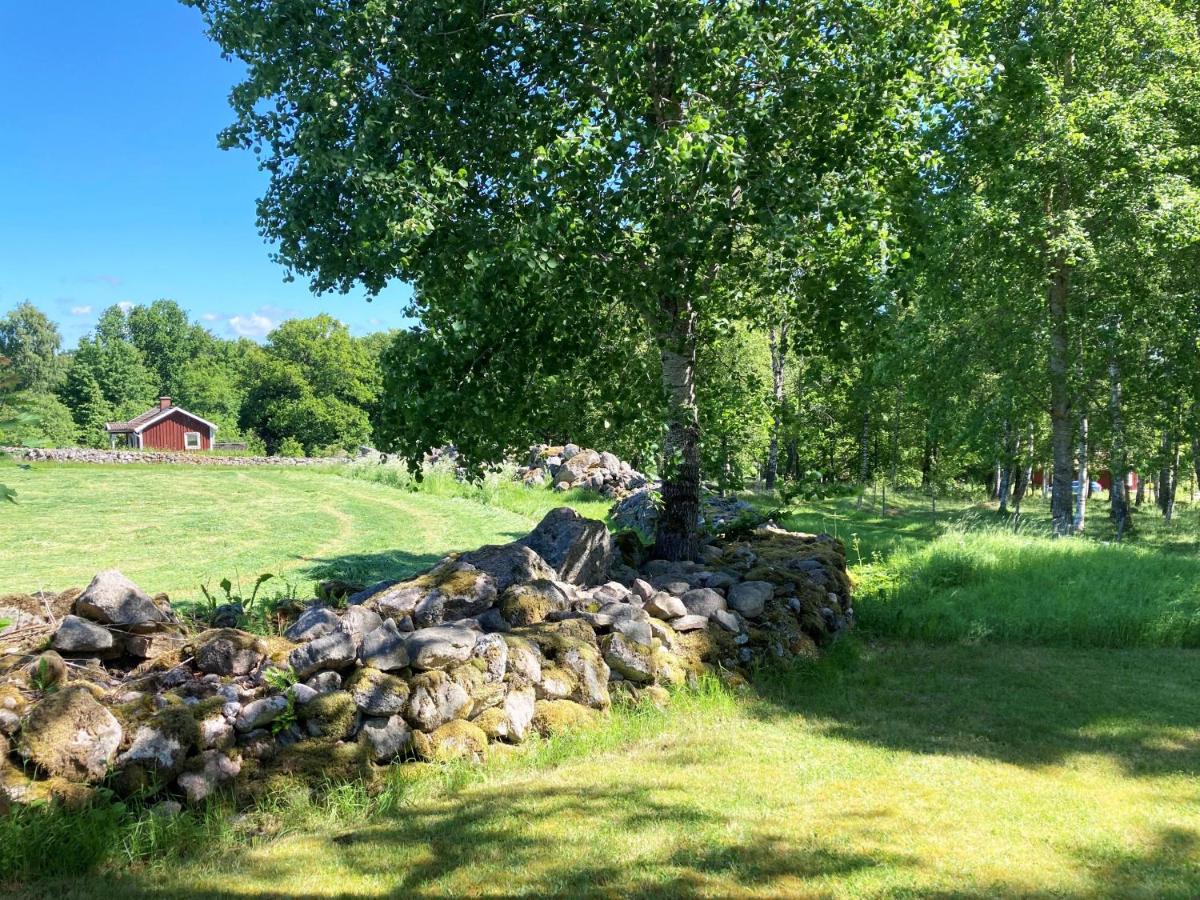 Suitetrails - Nice cottage in Sjuhult with proximity to Lake Rymmen