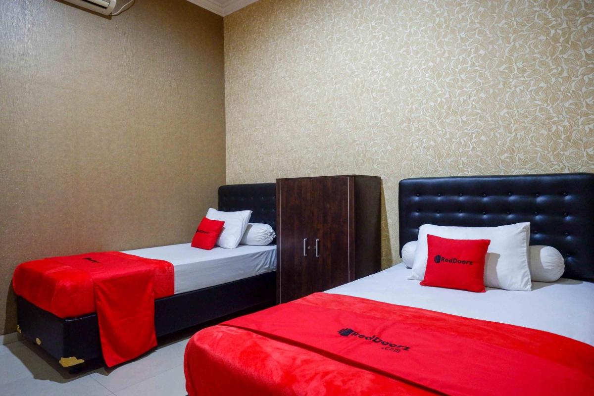 RedDoorz Syariah near PLTU Cilacap - Housity