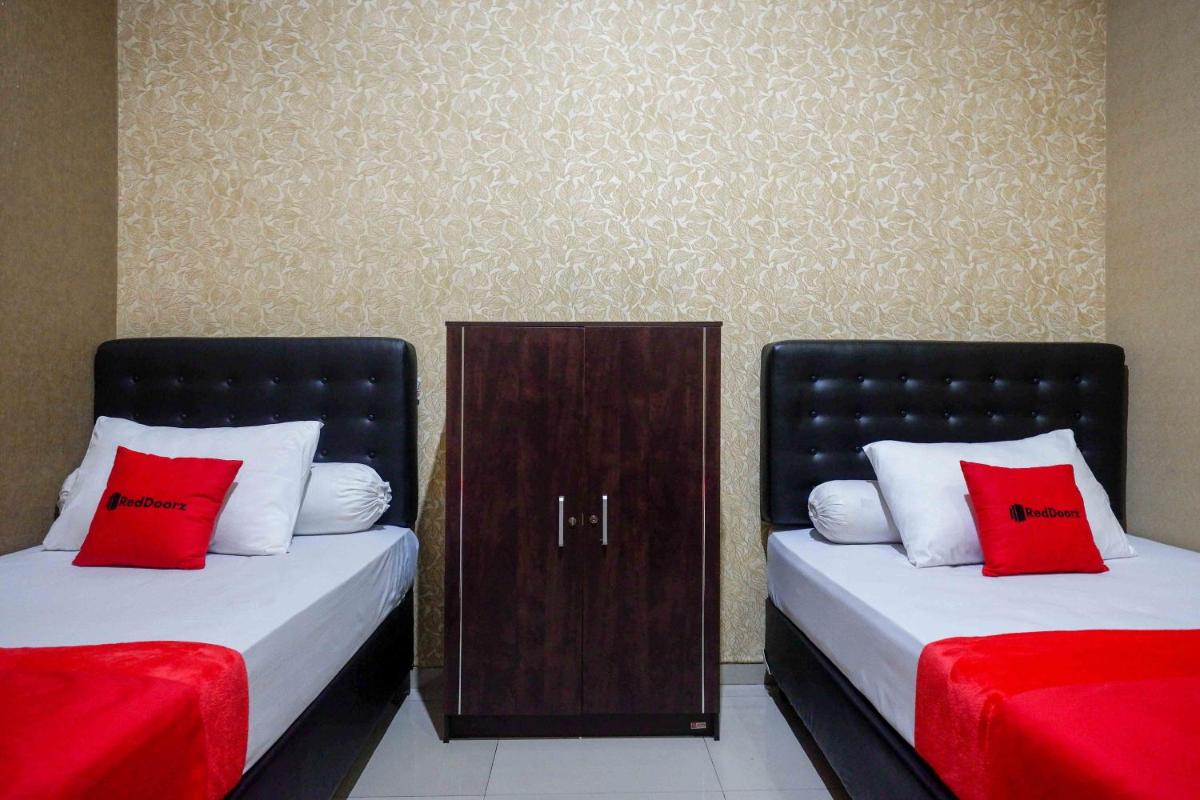 RedDoorz Syariah near PLTU Cilacap - Housity