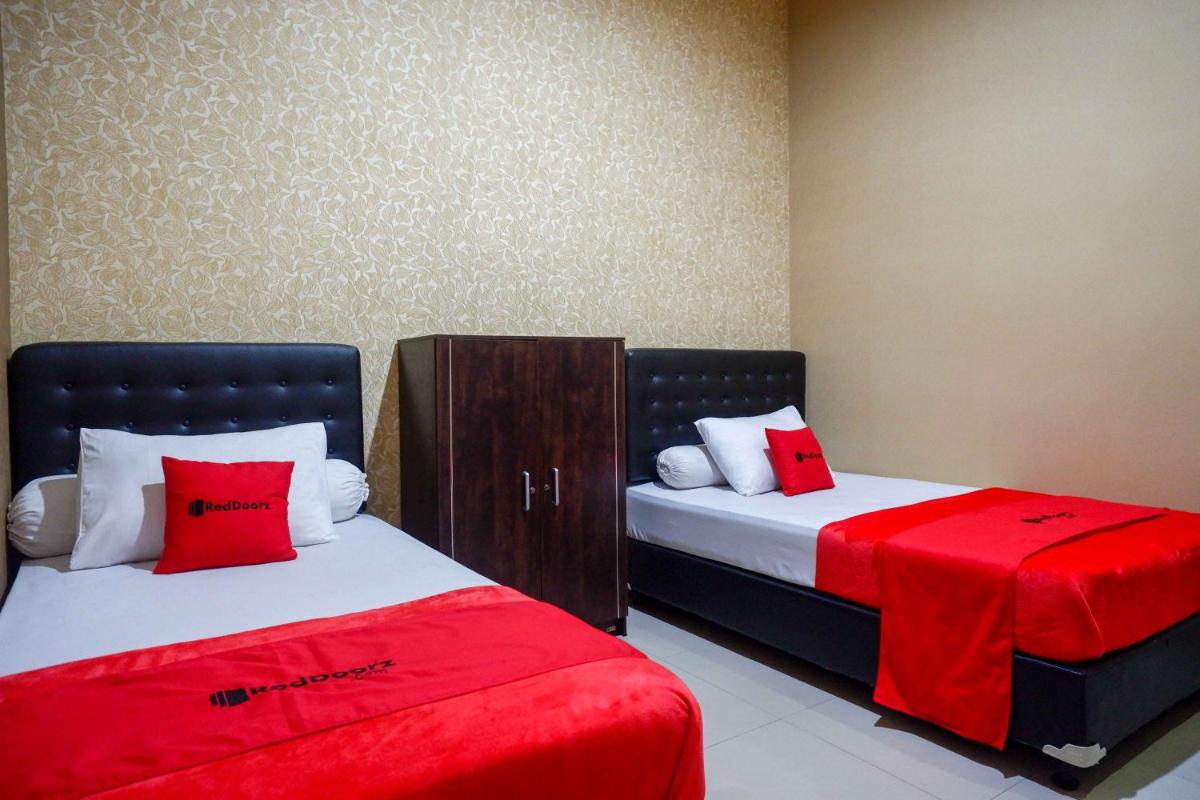RedDoorz Syariah near PLTU Cilacap - Housity