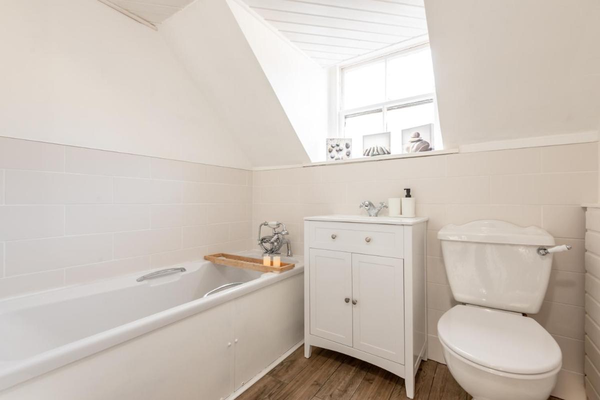 Charming Cardoon Cottage in beautiful village - Housity