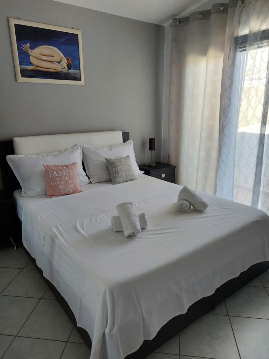 LARA & VITO - Housity