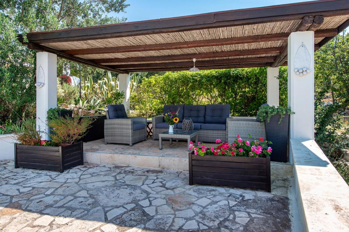 Trullo Nurillo with pool - Happy Rentals - Housity