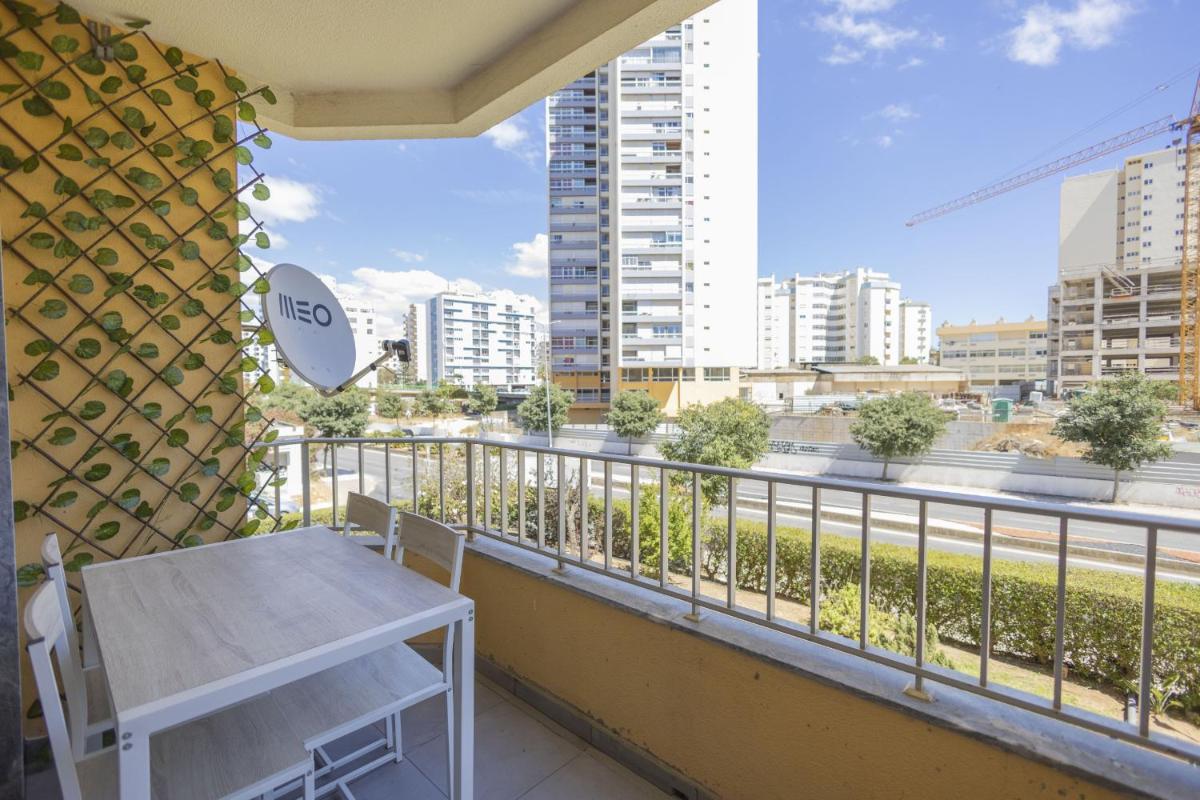 Contemporary Sandy Flat - Terrace & Seaside - Housity