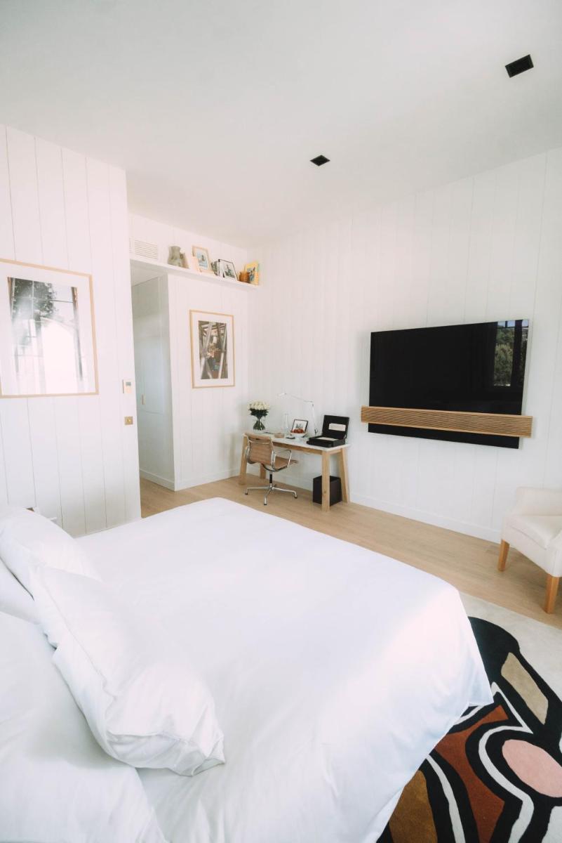 Télévision ou salle de divertissement dans l'établissement Hôtel Hemen