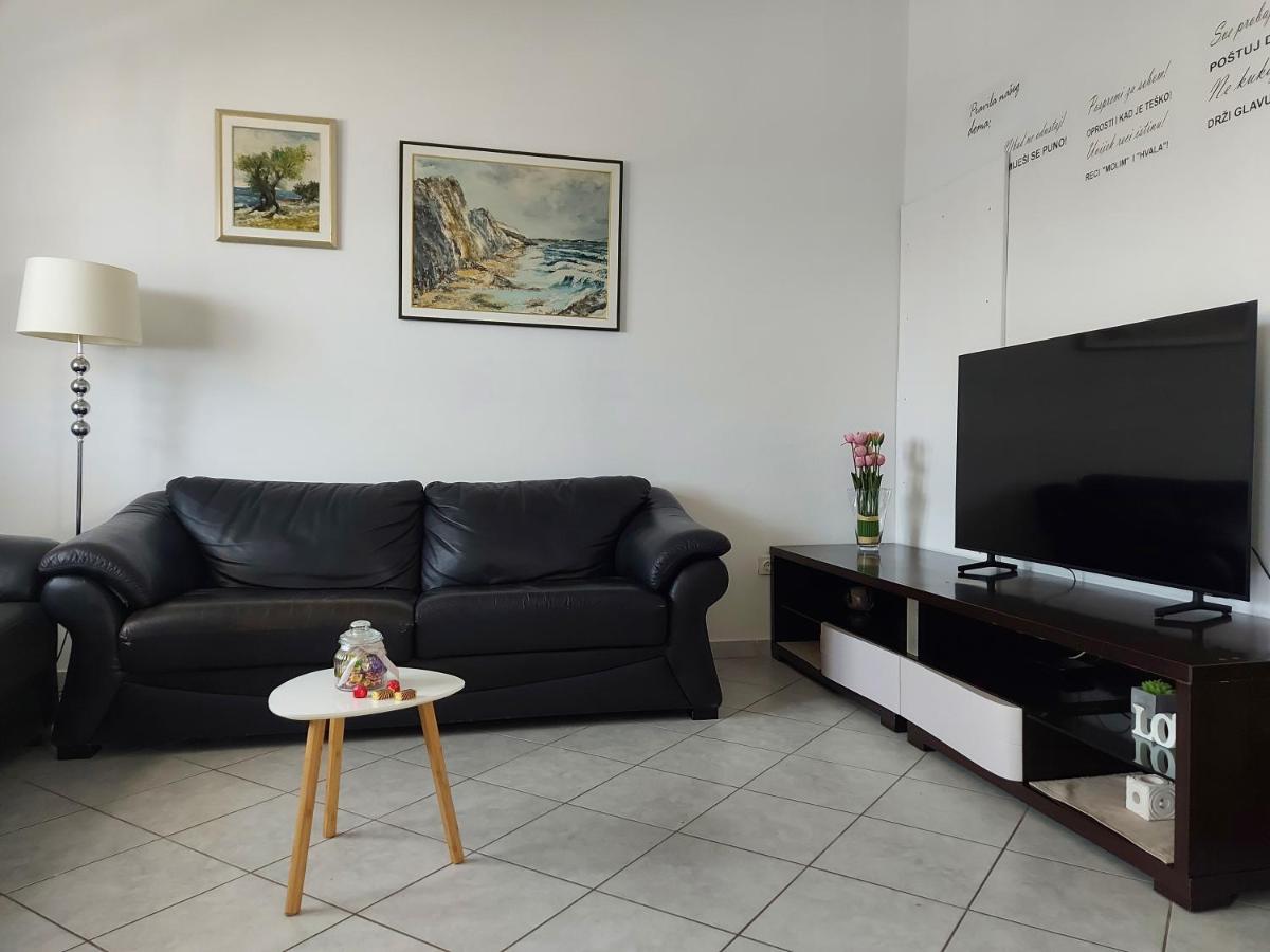 LARA & VITO - Housity