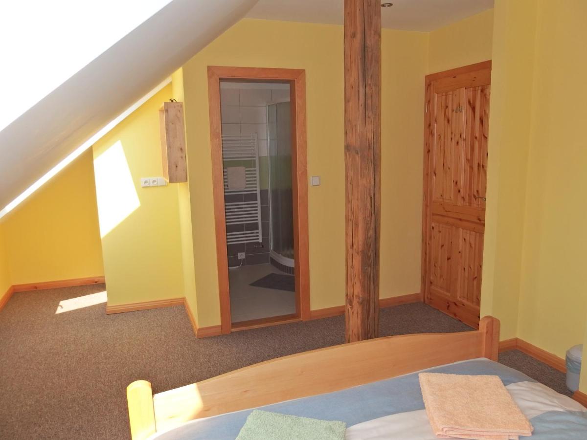 Rideczech guesthouse a cykloservis - Housity