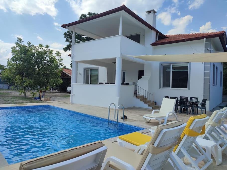 Villa Serenity with private pool and large garden. - Housity