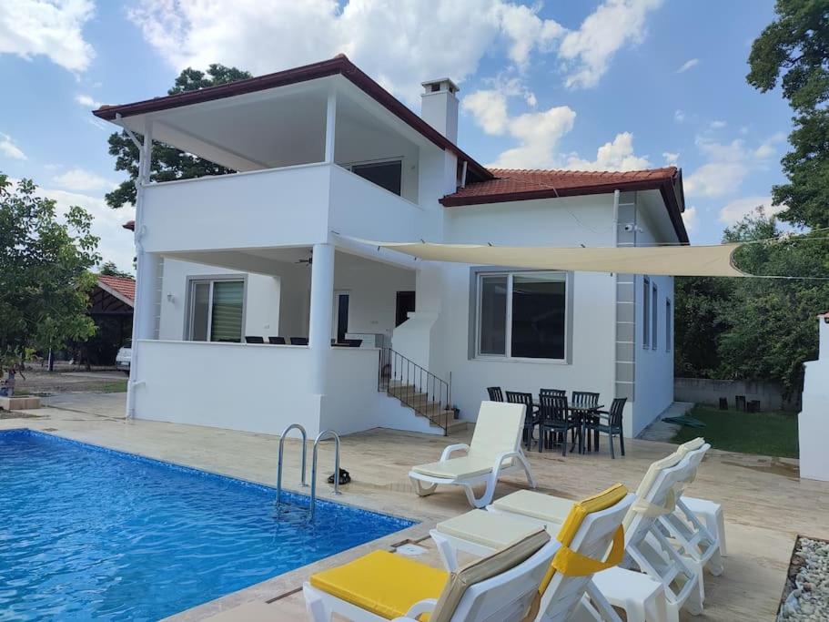 Villa Serenity with private pool and large garden. - Housity