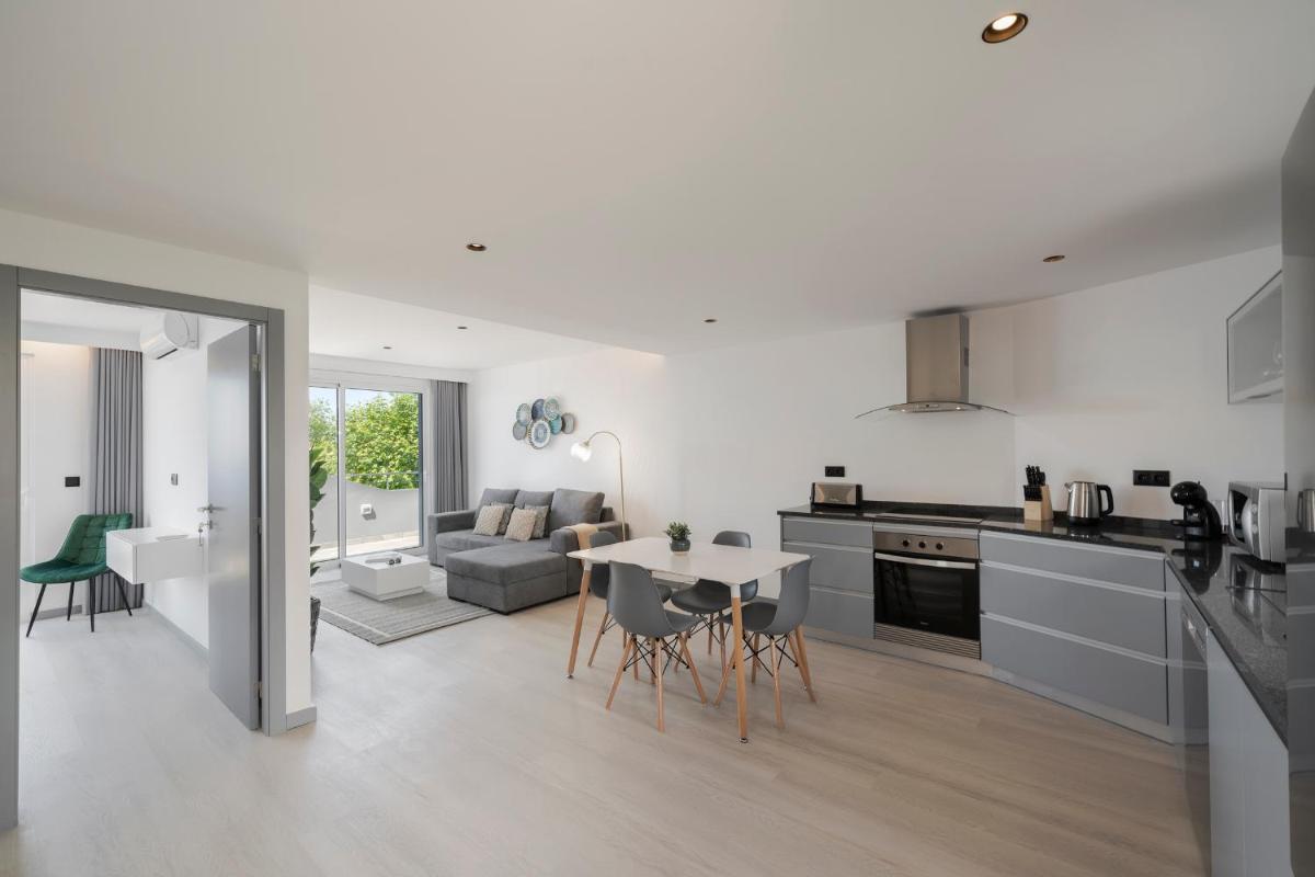 Suitetrails - Intelsol Calheta Apartments by An Island Apart