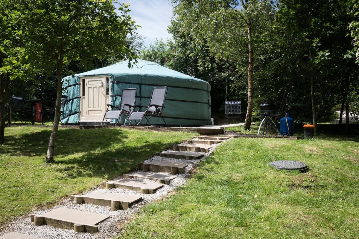 Yurt with Hot Tub near Hartington, Peak District - Housity
