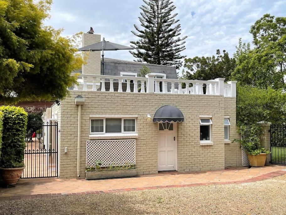 Charming Guest Suite in the Constantia Wine Valley - Housity