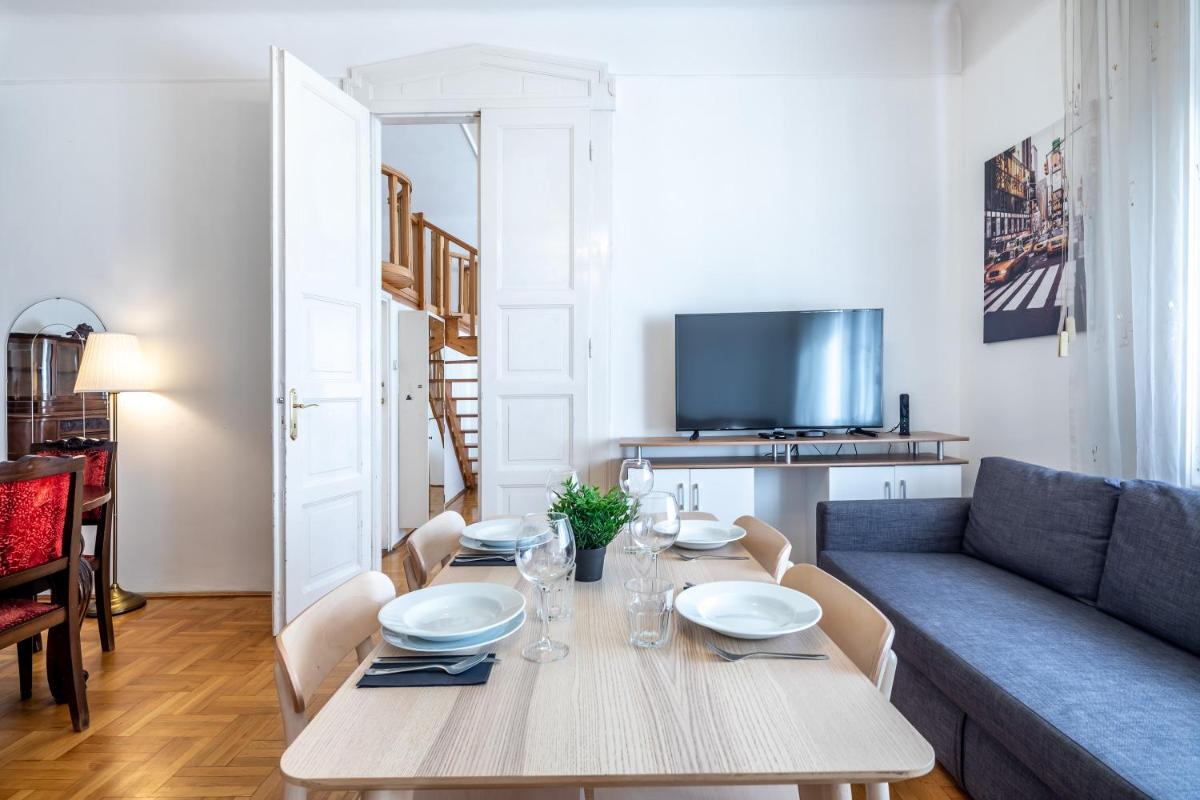 Suitetrails - Huge Apartment in the city center
