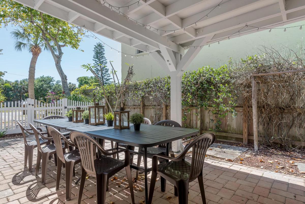 FULLY RENOVATED Indian Rocks Beach Getaway - Housity